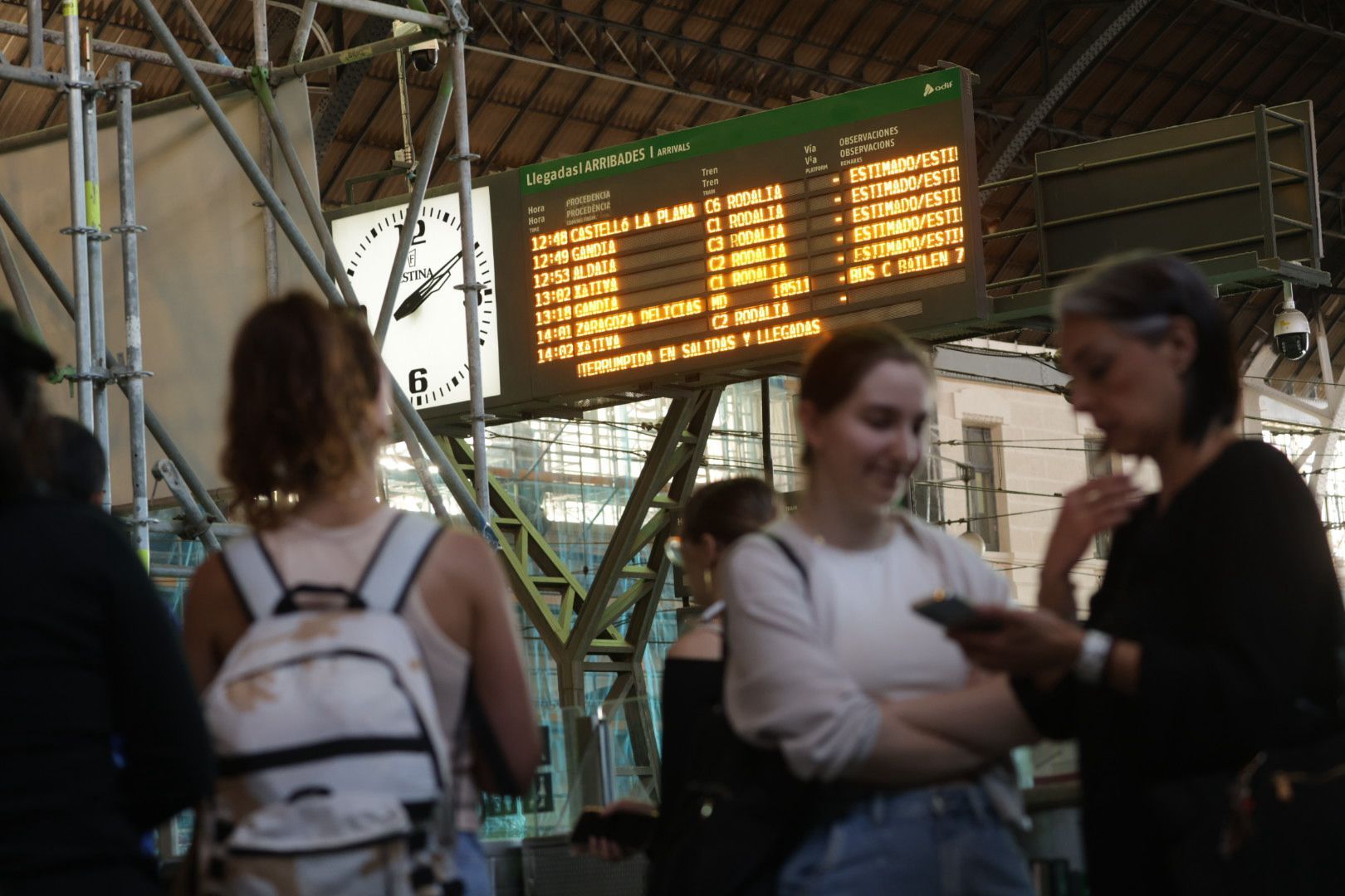 Trenes, metros, semáforos y hospitales de Valencia, afectados por el apagón