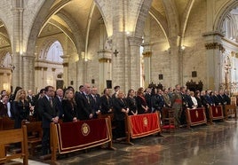 Público durante la misa pontifical en la Catedral de Valencia
