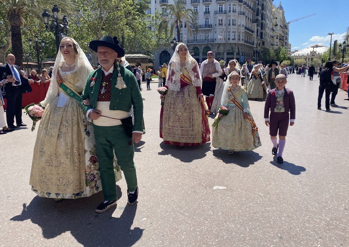 Imagen secundaria 1 - Valencia vive la fiesta de San Vicente y ya se prepara para la Mare de Déu y el Cristo del Grao