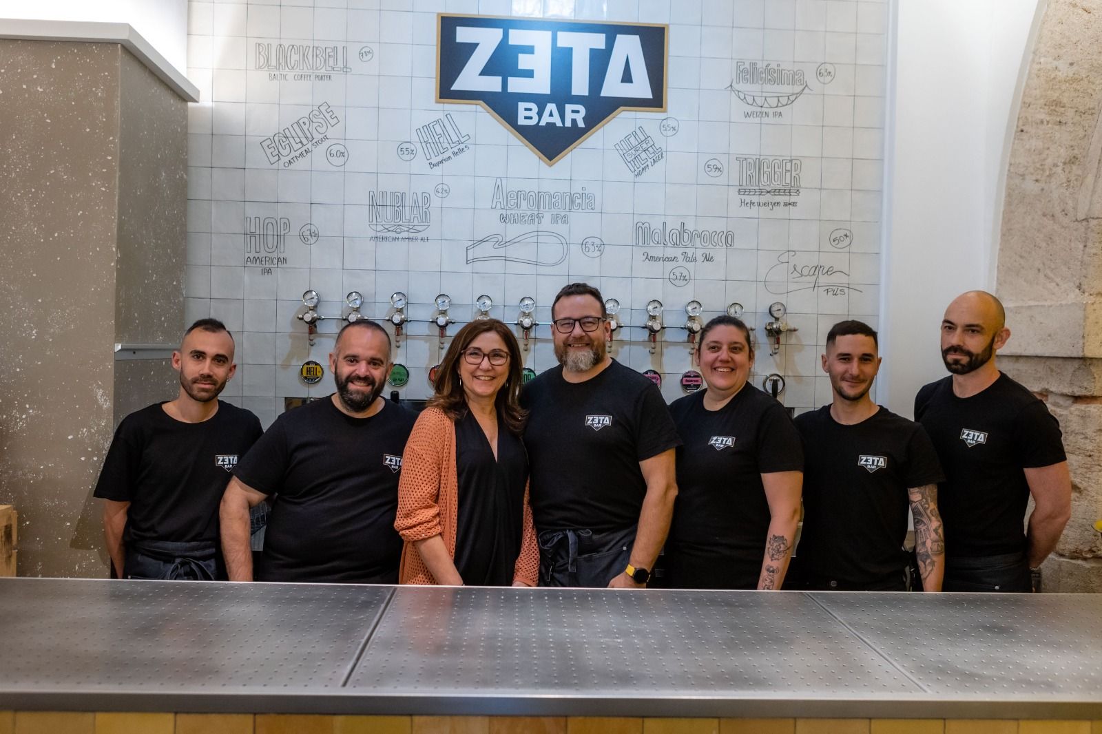 El equipo de Zeta Bar con Anabel Navas.
