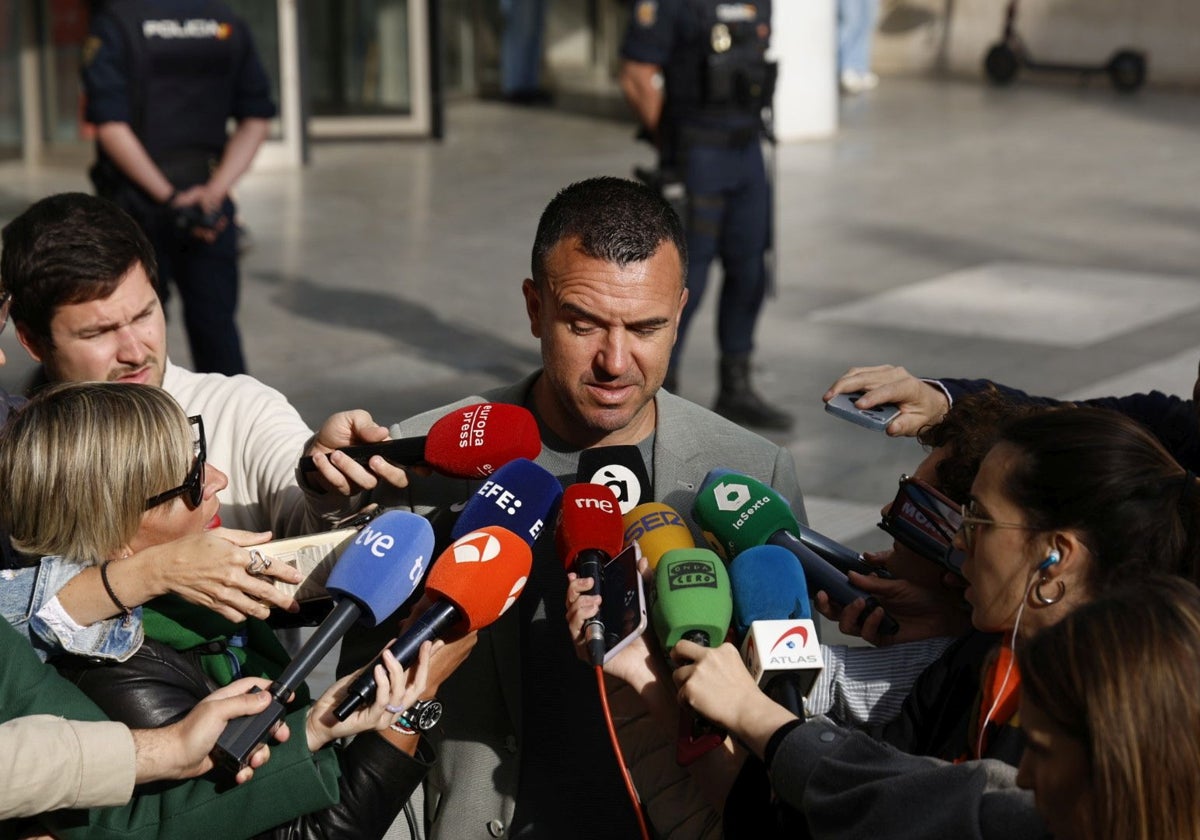 Mompó, tras la suspensión de su declaración: «No tengo problema en aportar mis llamadas del día de la dana»