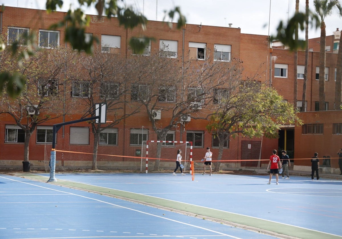 Primeras horas en colegios e universidades: actividades lúdicas, repasos, sin exámenes y poca asistencia