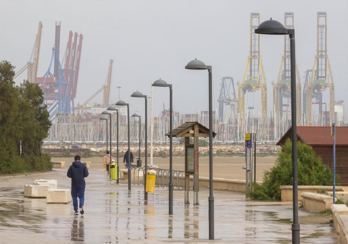 Aemet activa una alerta amarilla este miércoles en la Comunitat y avisa de lluvias y baja visibilidad en Valencia