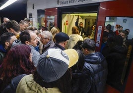 Usuarios Metro Valencia en una imagen de archivo.