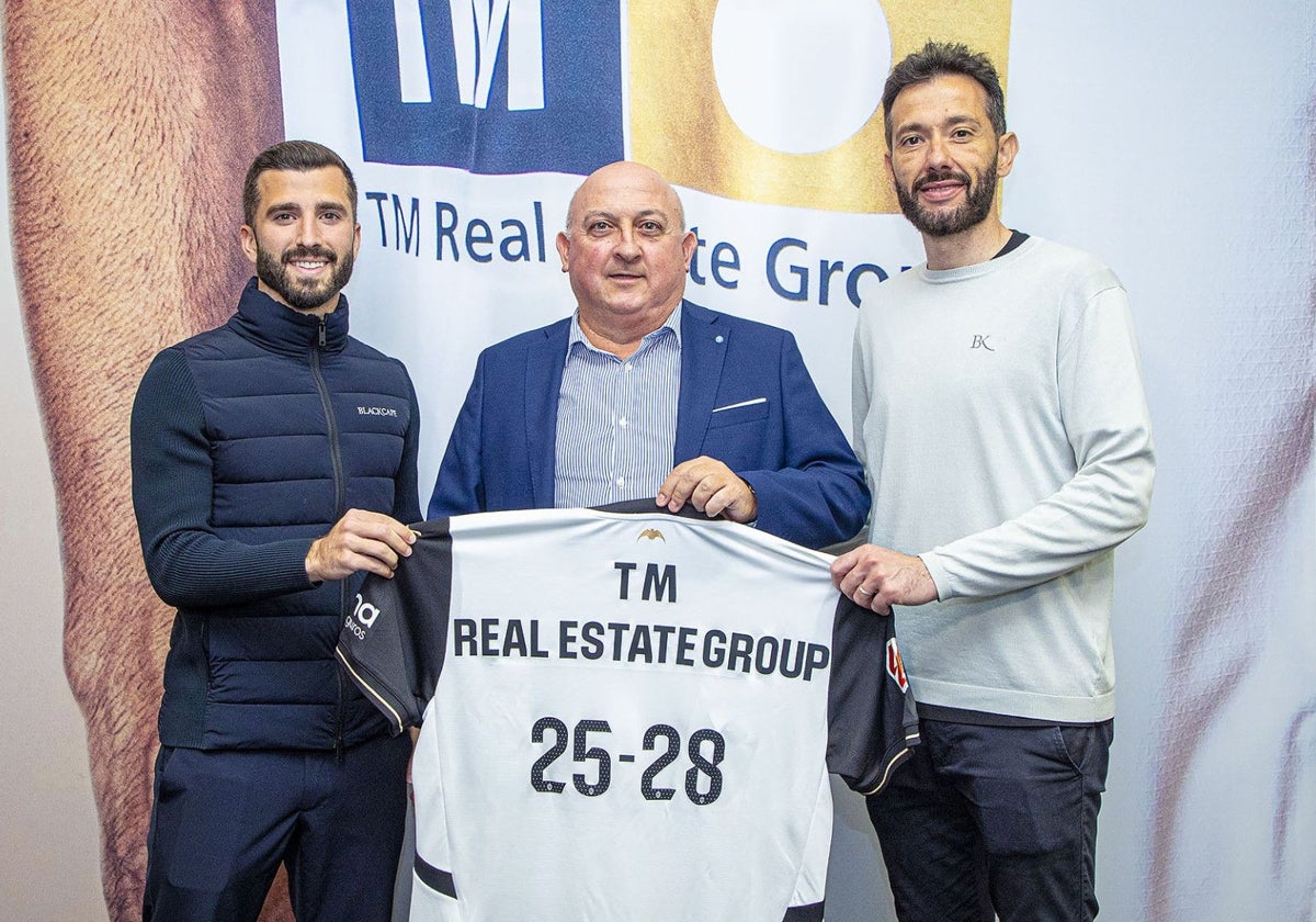 Gayà y Corberán en la firma del acuerdo de renovación con TM Grupo Inmobiliario.
