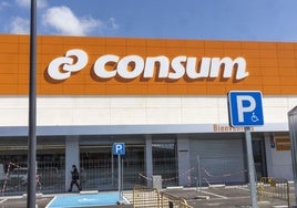 Un supermecado de Consum en obras, imagen de archivo.