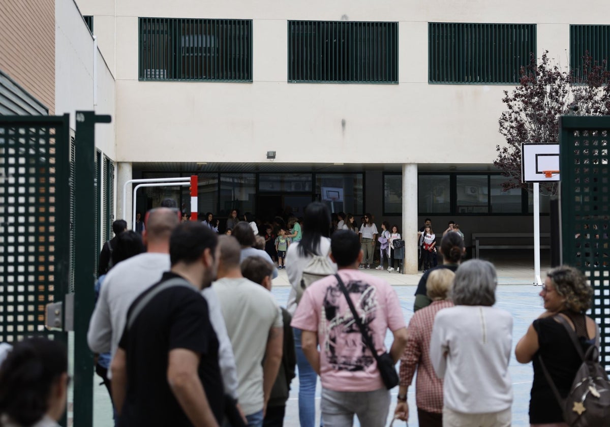 El desplome de la natalidad reduce la oferta de plazas en los colegios de 50 de municipios