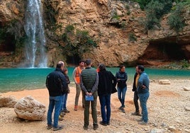 Visita de los técnicos a parajes de Buñol este miércoles.