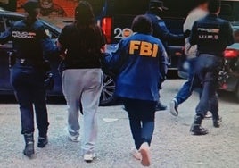 Dos de los detenidos en la operación policial.