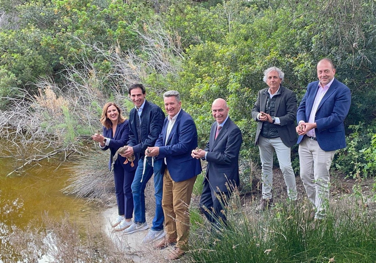 La Comisión Europea visita la Albufera: «Es muy emocionante ver cuánta dedicación hay en el paraje»