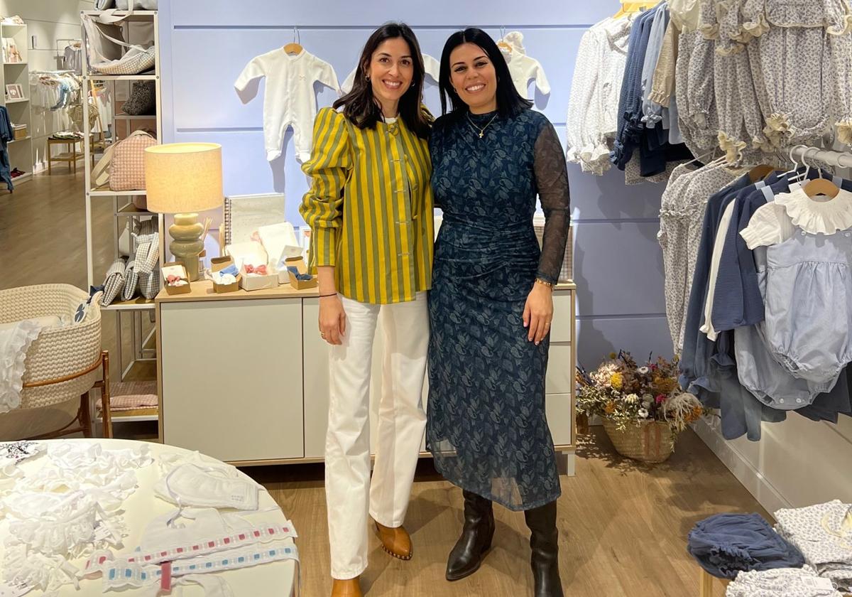 La tienda de ropa de bebé valenciana que ha recuperado las capotas y los faldones