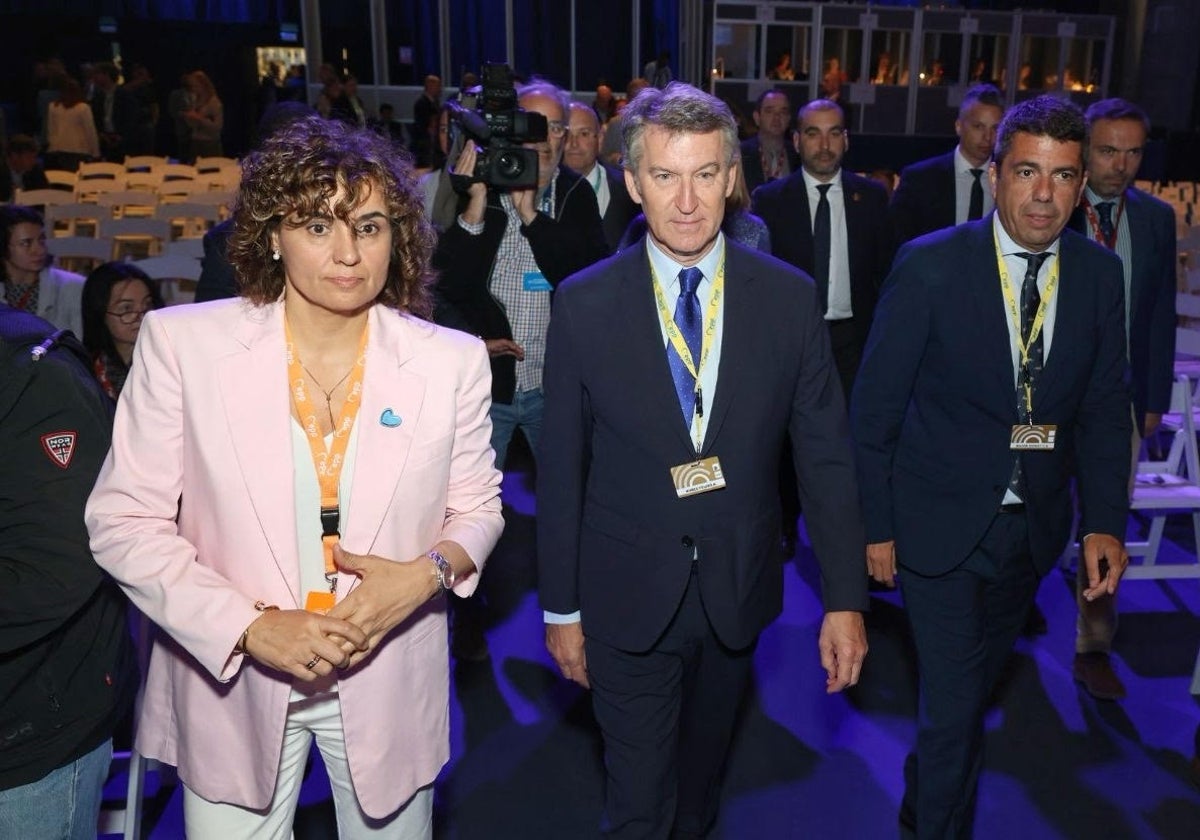 Mazón, preguntado sobre qué le parece que Von der Leyen reciba a víctimas de la dana: «Me parece que me tengo que ir de viaje»
