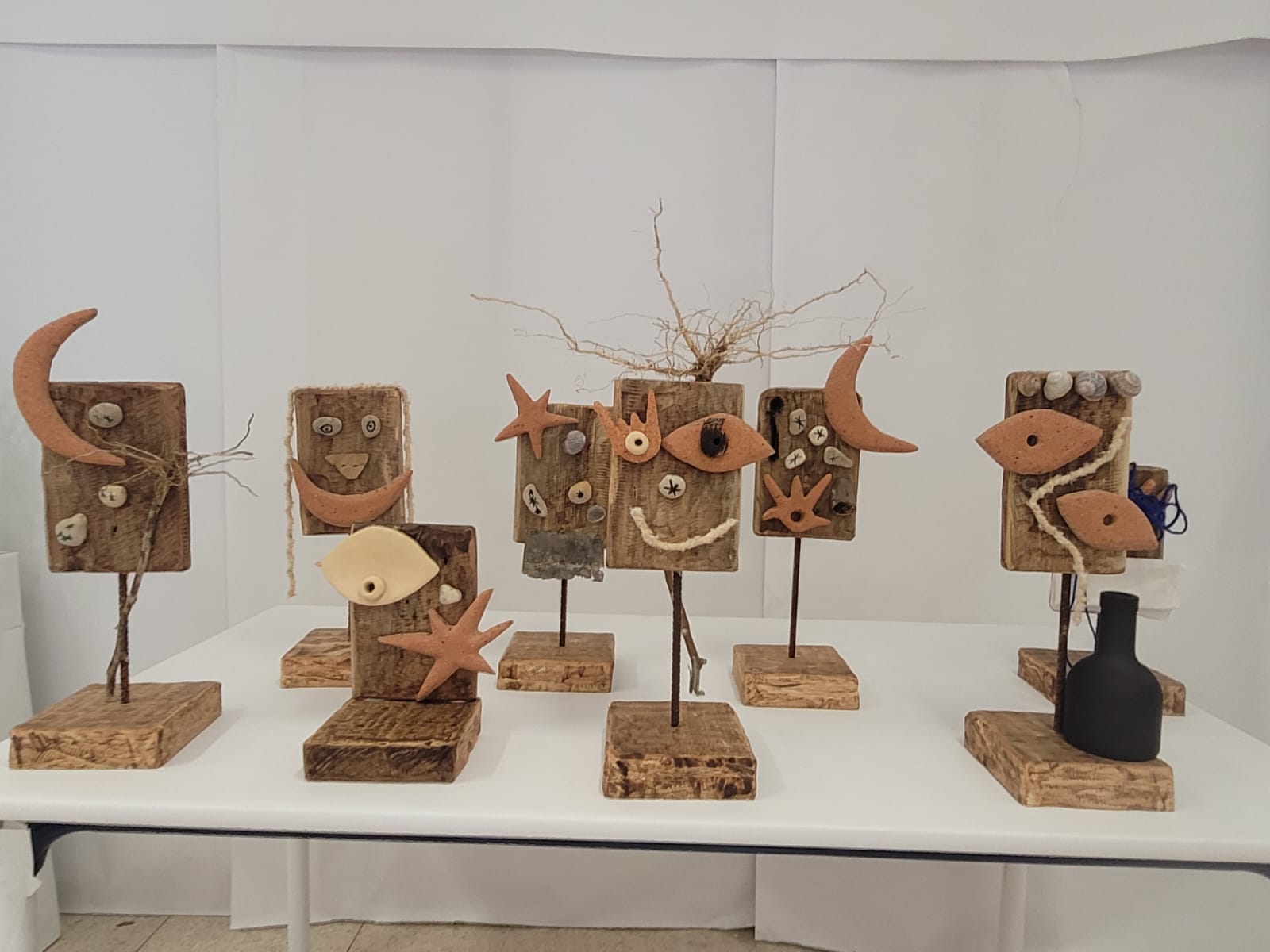 Imagen principal - Los distintos trabajos artísticos realizados por el almunado de segundo curso de Primaria.