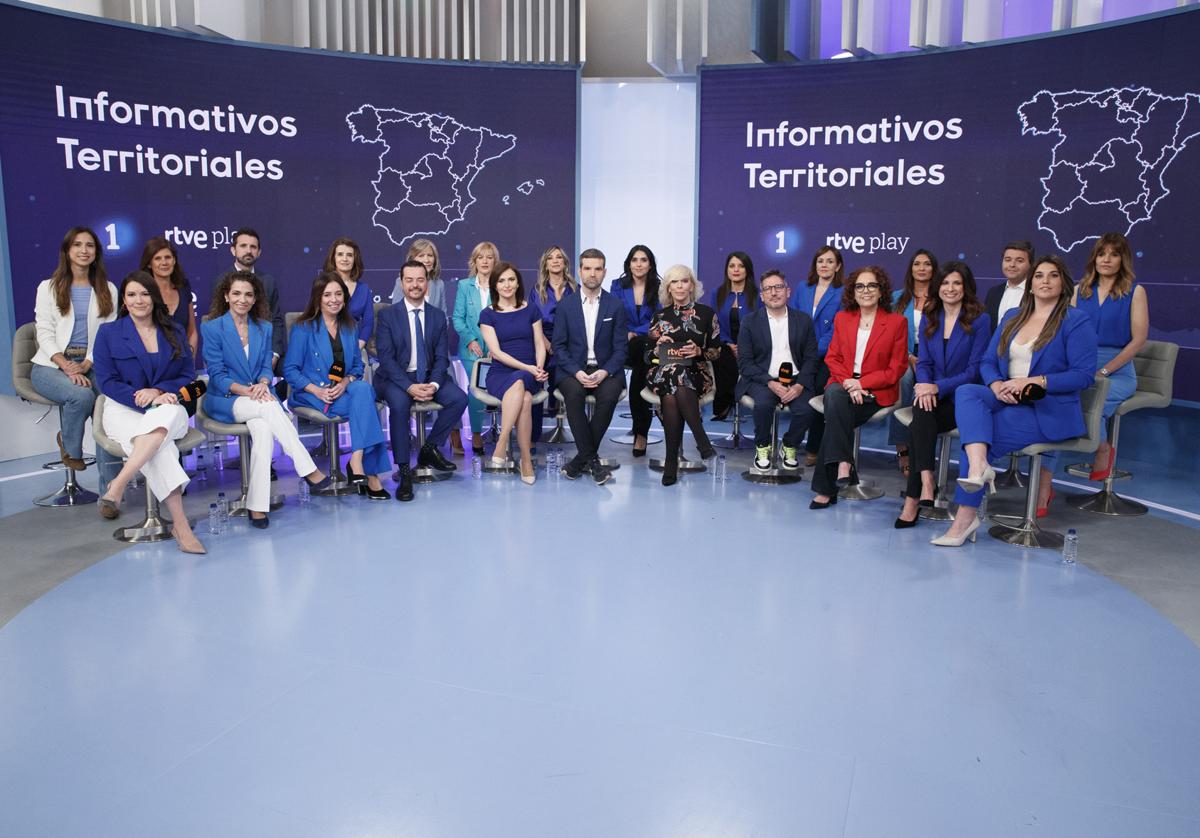 Los presentadores de los informativos territoriales, juntos.