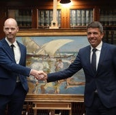 El president Mazón con Guillaume Kientz, director de la Hispanic Society of America.