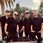 Los cinco miembros del grupo valenciano Los Roper Cover Band.