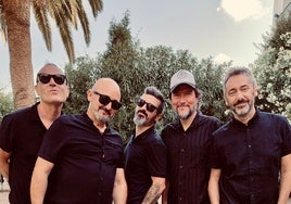 Los cinco miembros del grupo valenciano Los Roper Cover Band.