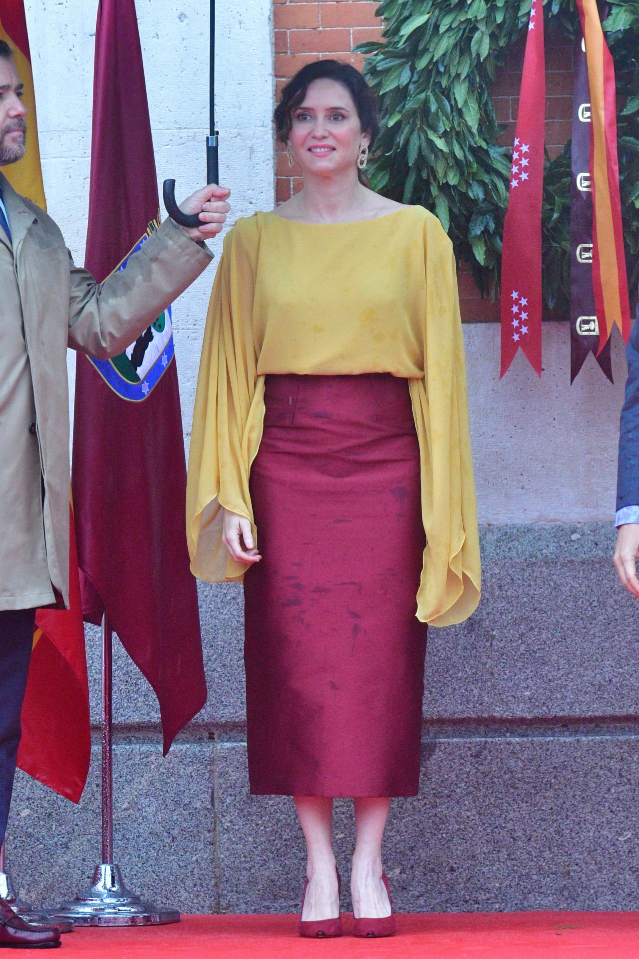 El look de Ayuso para celebrar el Dos de Mayo inspirado en la bandera de España