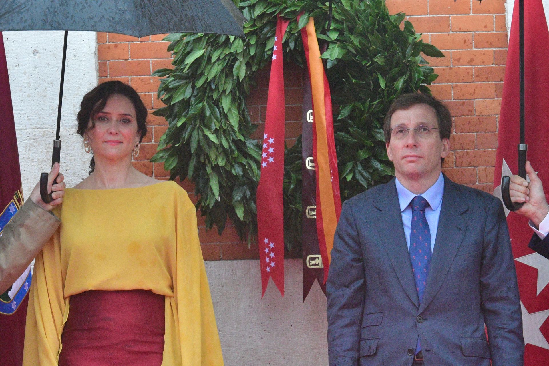 El look de Ayuso para celebrar el Dos de Mayo inspirado en la bandera de España