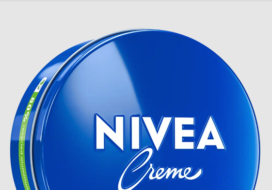 Dermatólogos analizan la calidad de la crema Nivea de lata azul y este es el resultado