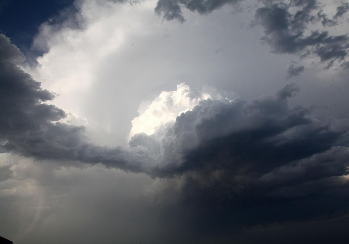 Aemet desactiva los avisos por lluvias del viernes en Valencia
