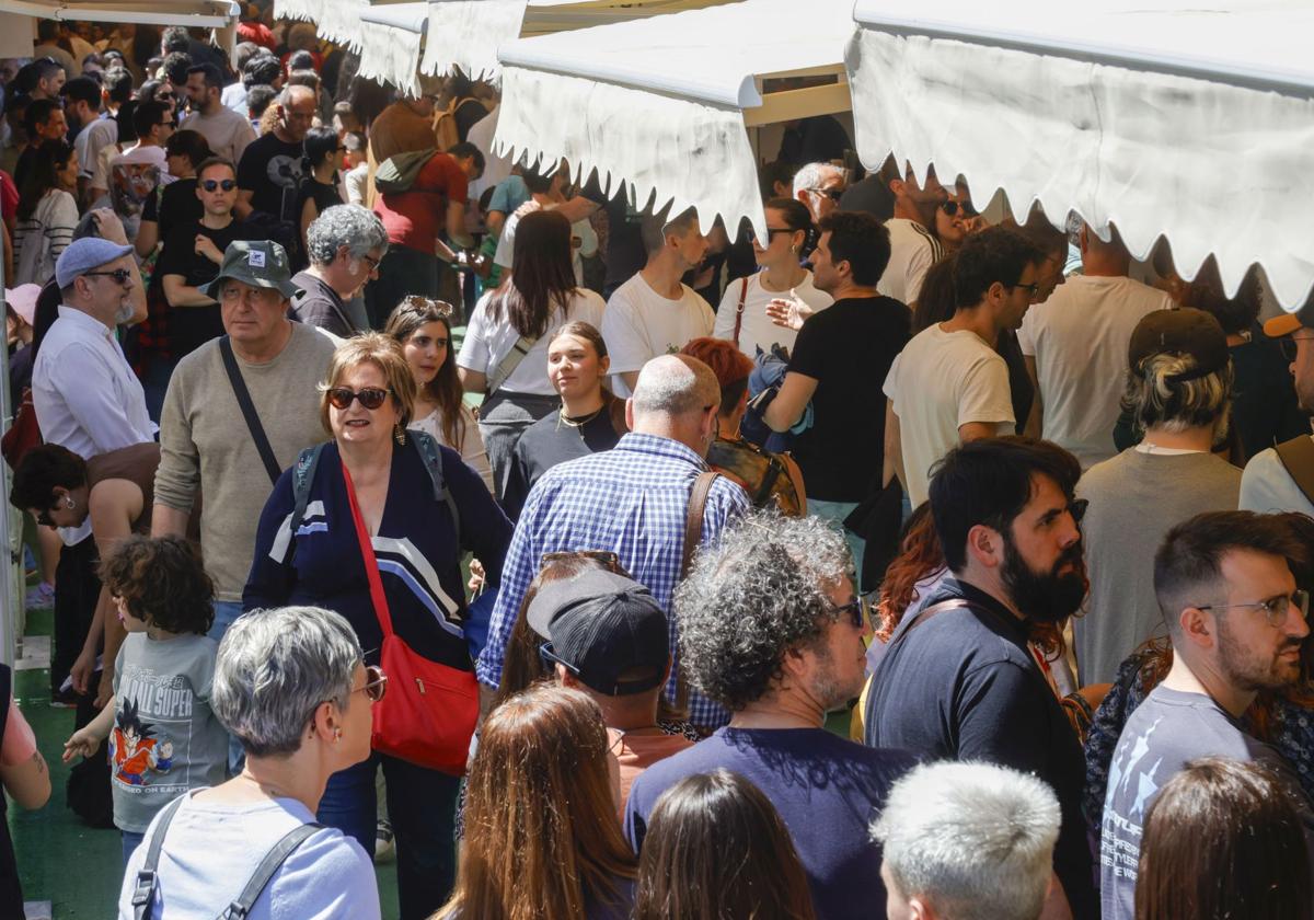 De Carmen Amoraga a Txell Feixas: quiénes firman el 4 de mayo, último día de la Feria del Libro de Valencia
