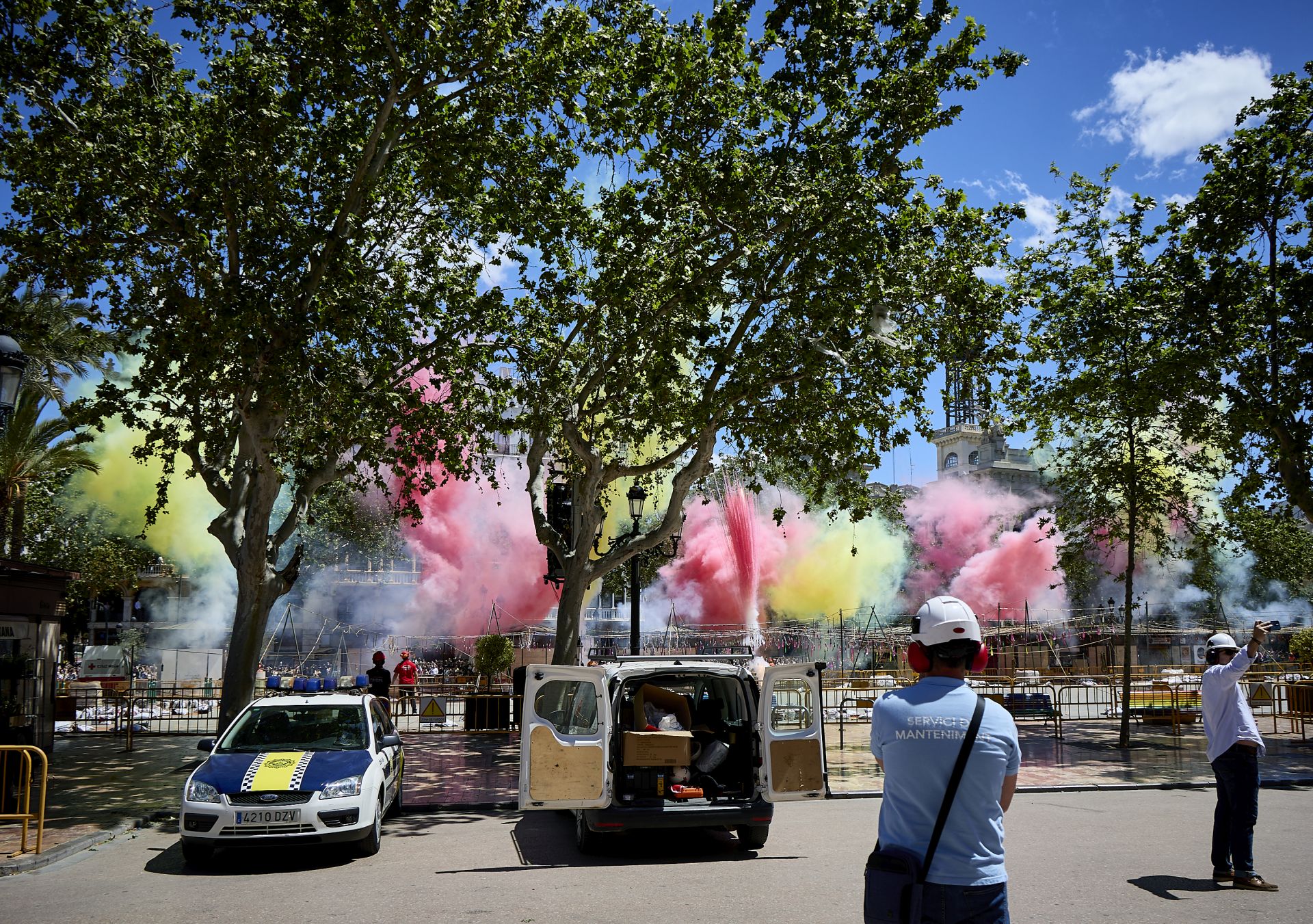 FOTOS | Así ha sido la mascletà del domingo 4 de mayo por el Día de la Madre