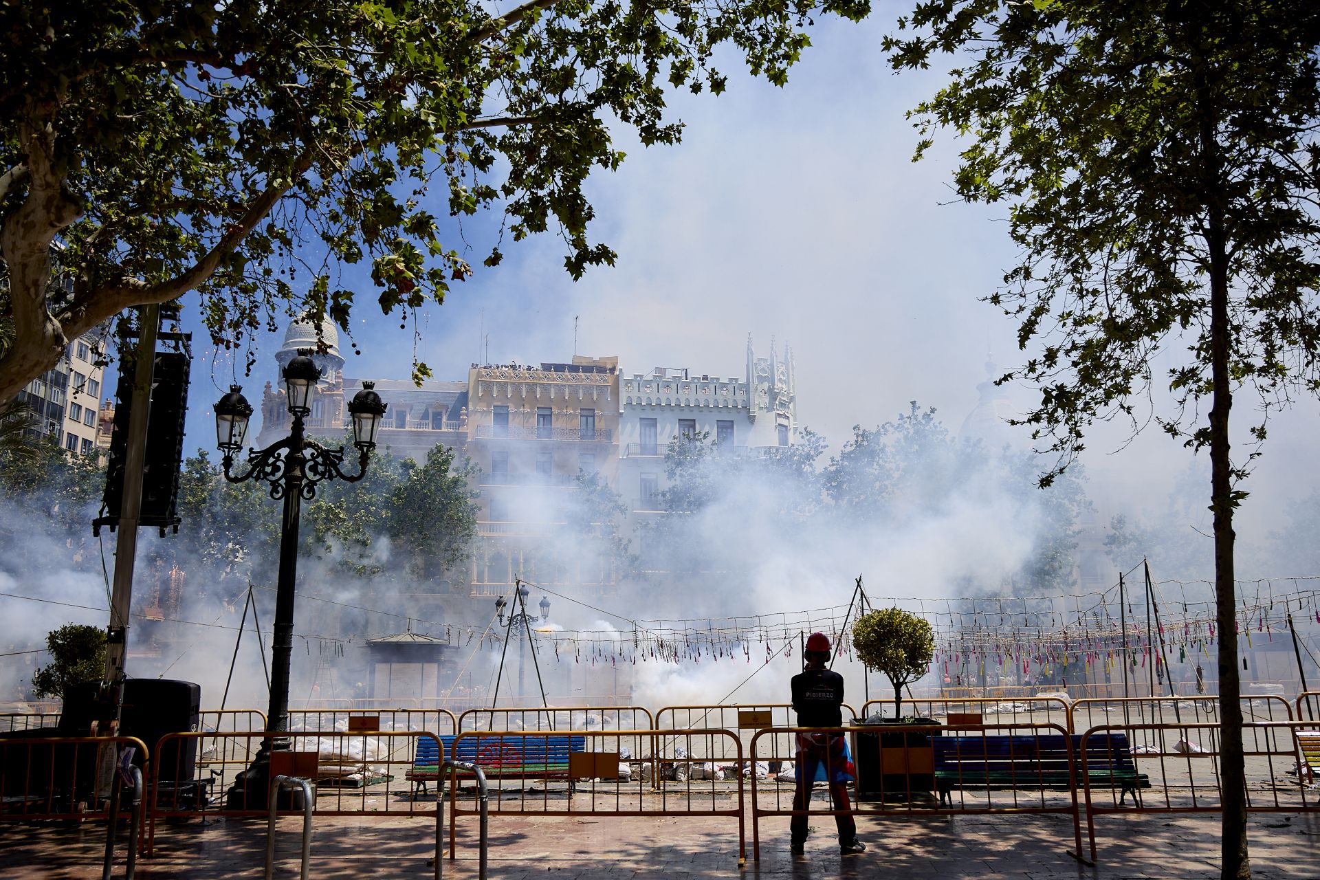 FOTOS | Así ha sido la mascletà del domingo 4 de mayo por el Día de la Madre