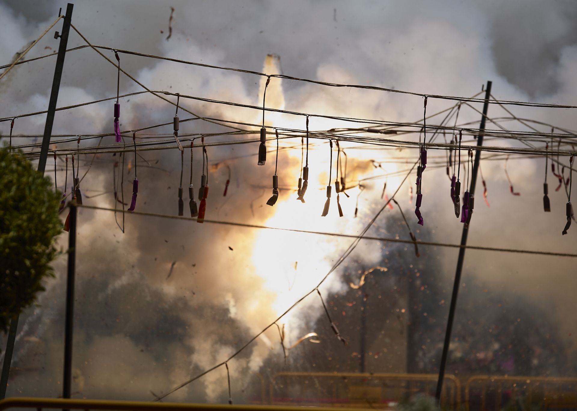 FOTOS | Así ha sido la mascletà del domingo 4 de mayo por el Día de la Madre