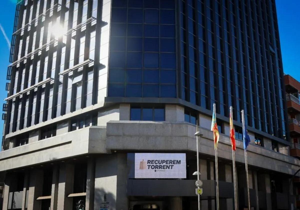Torrent reparte ya 880 ayudas de la Fundación Amancio Ortega