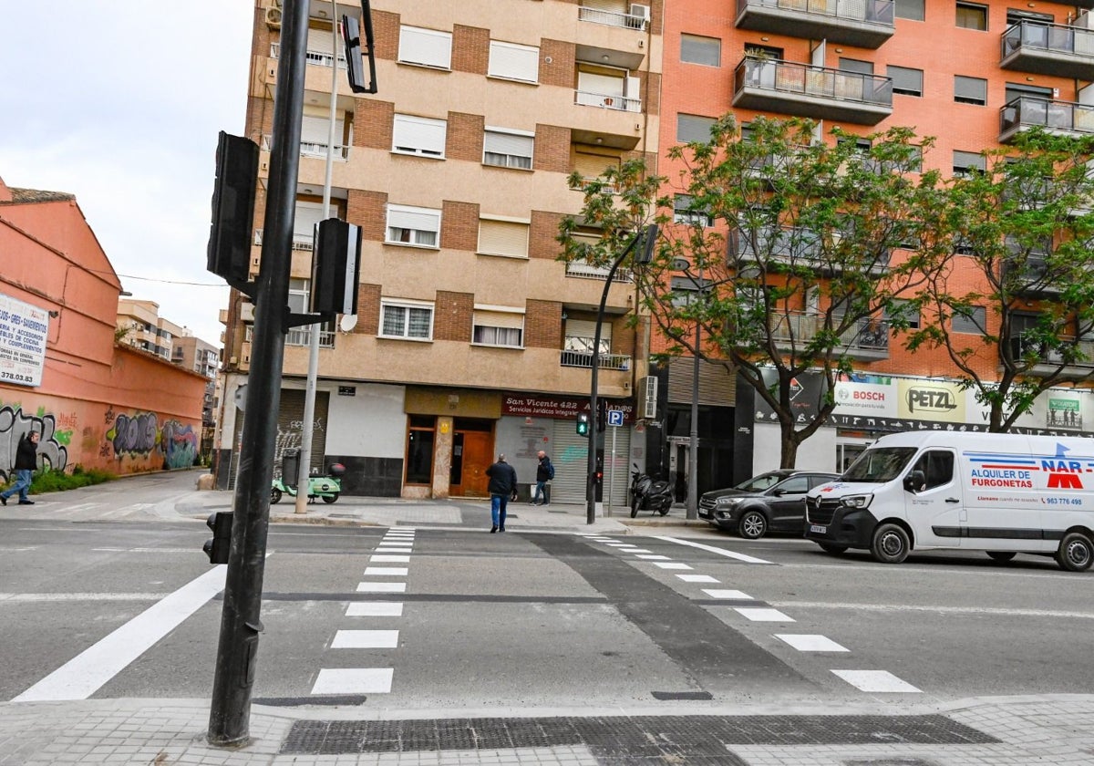 El Ayuntamiento de Valencia instala un nuevo paso de peatones en la calle San Vicente