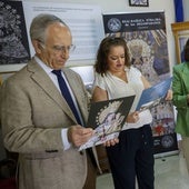 Manuel López, Lorena Díaz, María Dolores Alfonso y José Luis Albiach reciben la lámina de este año.