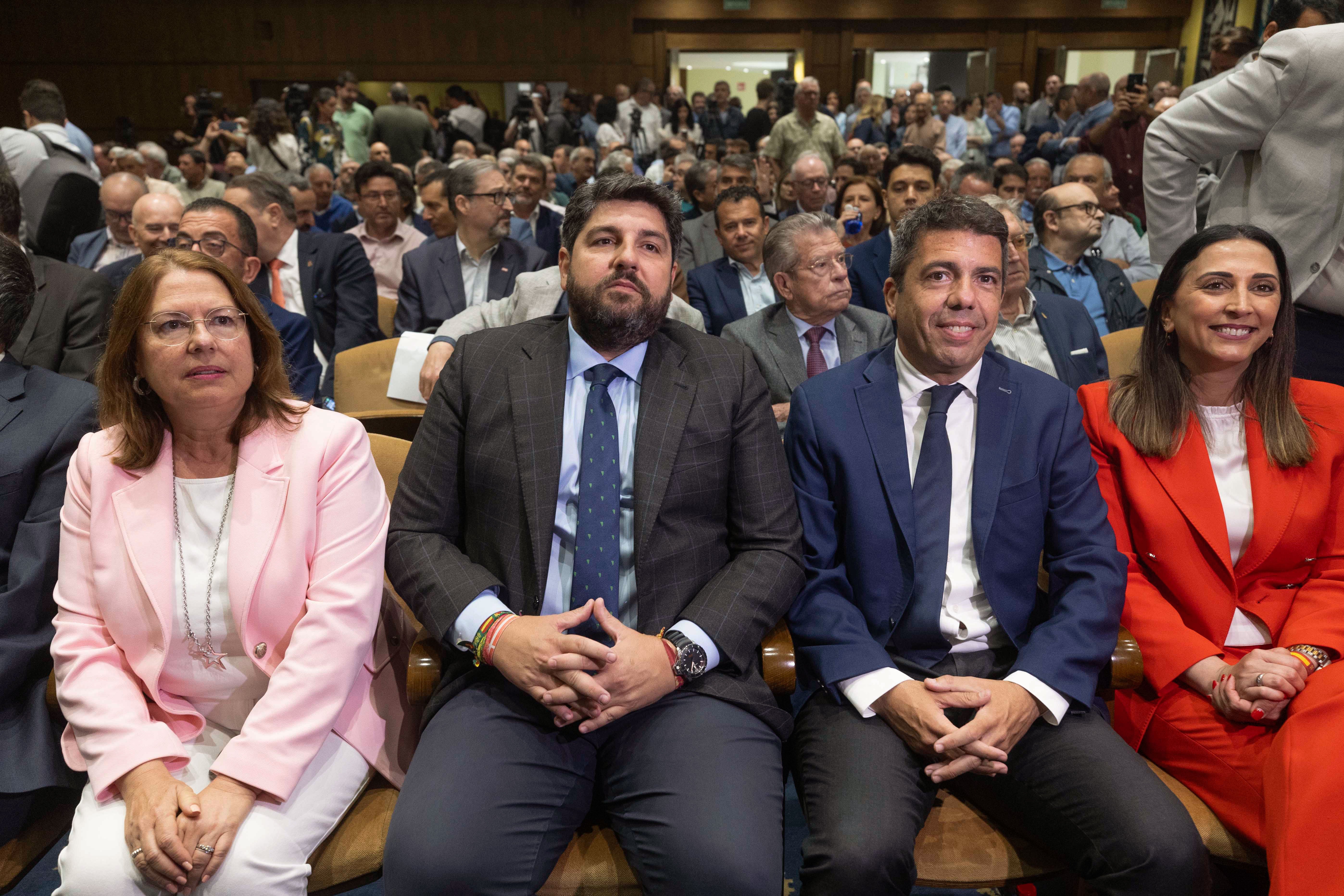 Mazón apela a «la unidad de todos los españoles para defender el agua que necesita nuestra tierra y garantizar el futuro que nos merecemos»