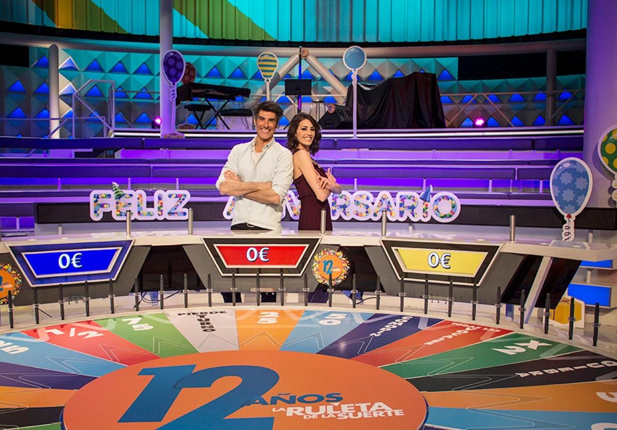 La azafata de 'La ruleta de la suerte' se casa con su pareja después de 23 años juntos y comparte las fotos de la boda