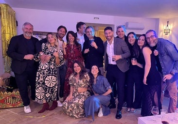 Invitados a la fiesta de cumpleaños de Luciana Brito, la primera por la izquierda agachada.