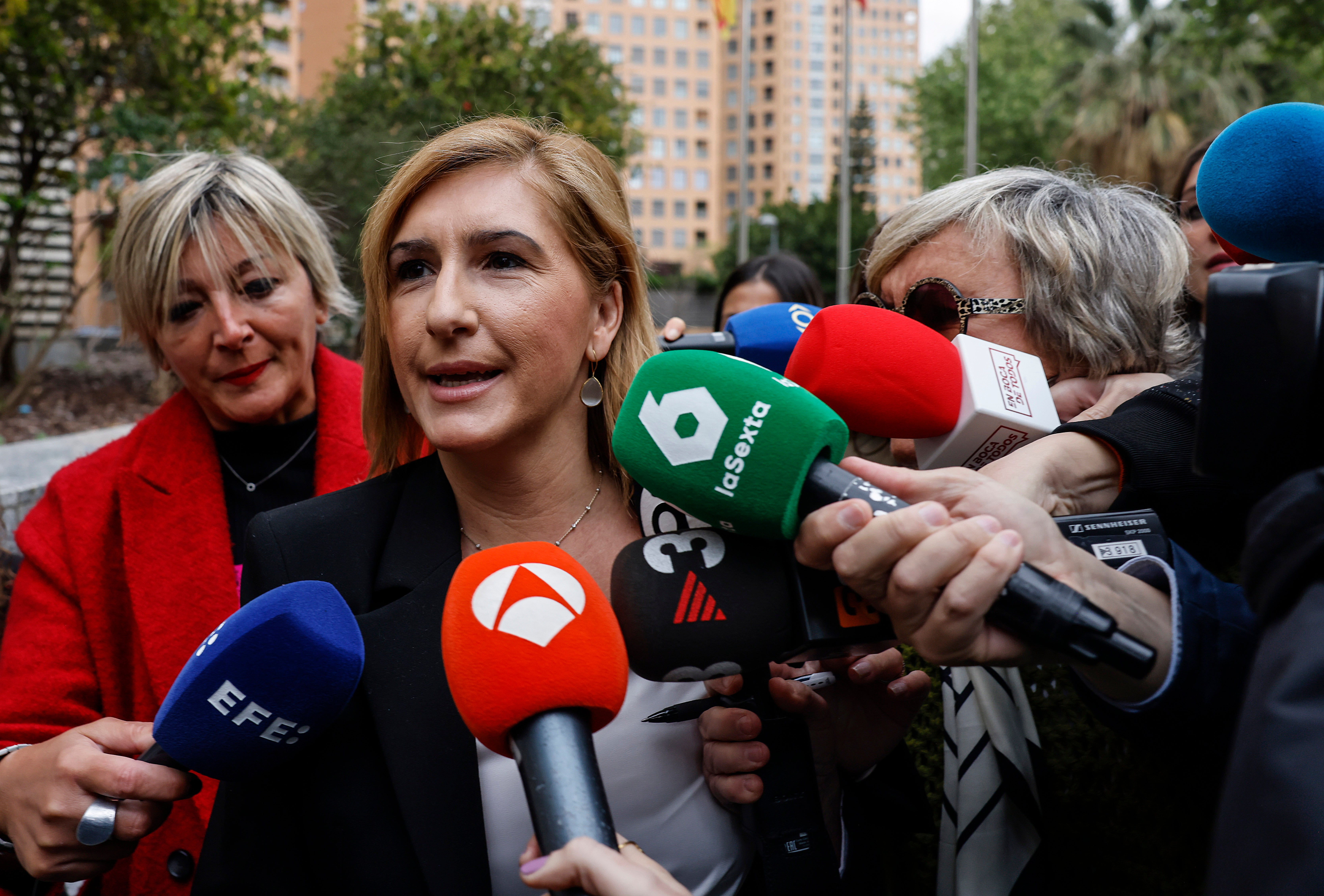 Pradas insistió en que no se mandara el texto del Es-Alert sin su aprobación