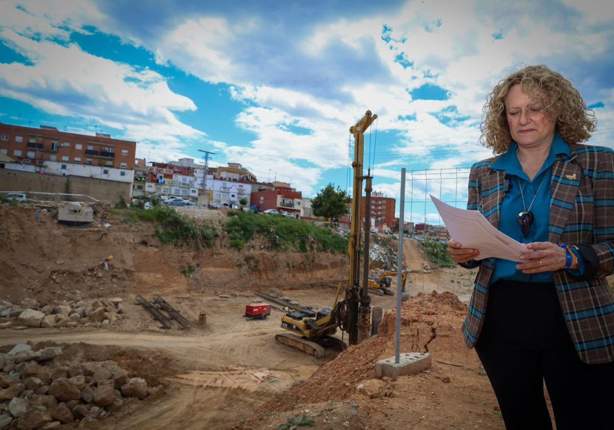 Torrent denuncia que el Gobierno quiere cobrar un canon por pasarelas arrasadas en la dana
