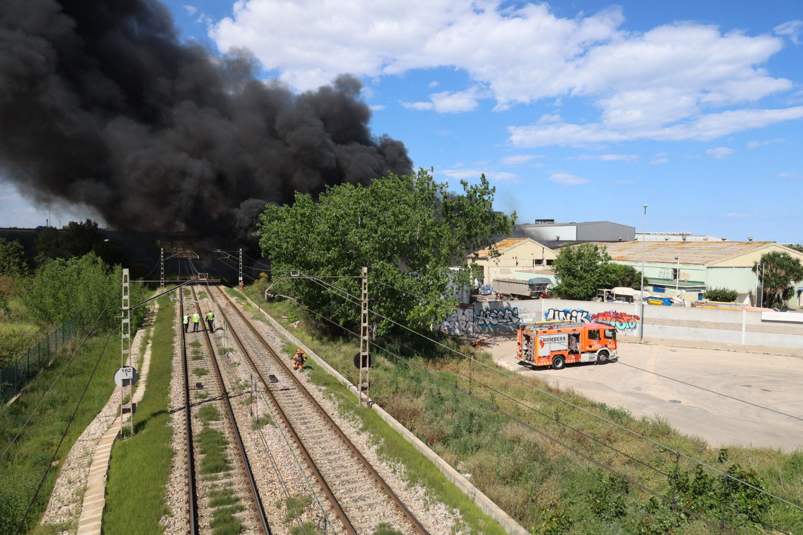 FOTOS | Incendio de una empresa de residuos en Silla