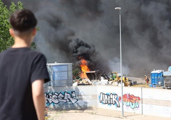 El incendio en la empresa de Silla.