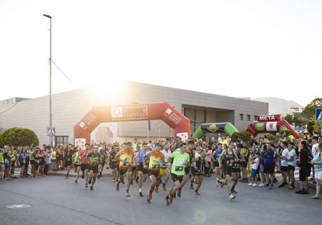 Los corredores en la carrera 'La Petjada' que organiza Running Moró.