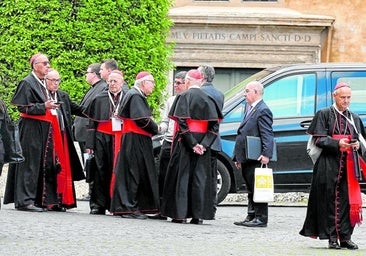 Varios cardenales, días antes de iniciarse el cónclave.