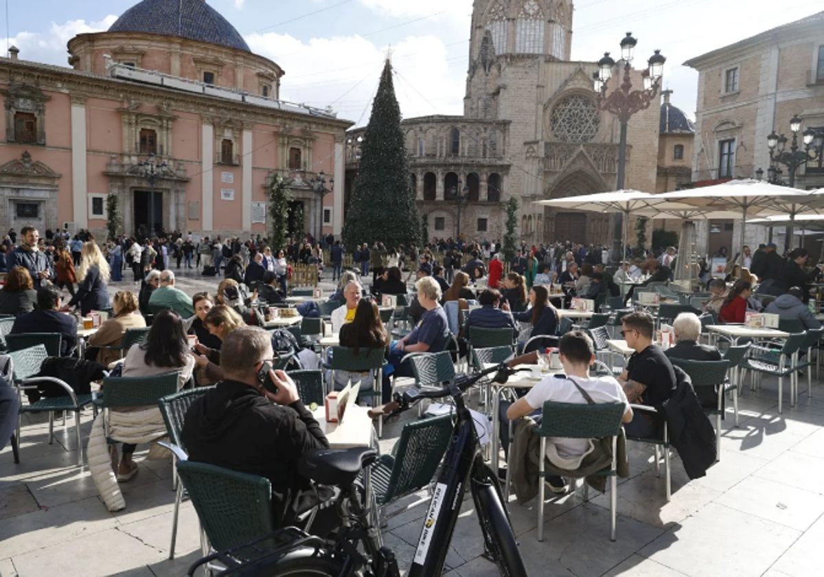 Terrazas de la plaza de la Virgen, en imagen de archivo.