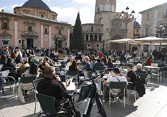 Terrazas de la plaza de la Virgen, en imagen de archivo.