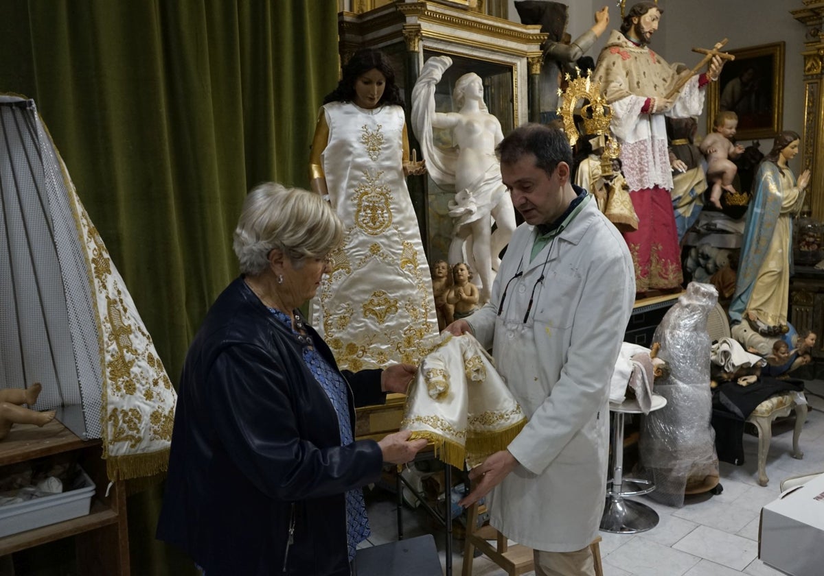 La Virgen del Mercado Central luce con todo su esplendor