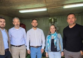 El alcalde y la concejala, en el centro de la imagen.