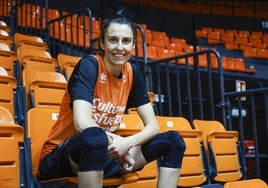Alba Torrens posa en las gradas de la Fonteta.