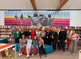 Foto de las dos delegaciones.