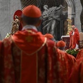 Cómo se llama el gorro rojo que llevan los cardenales