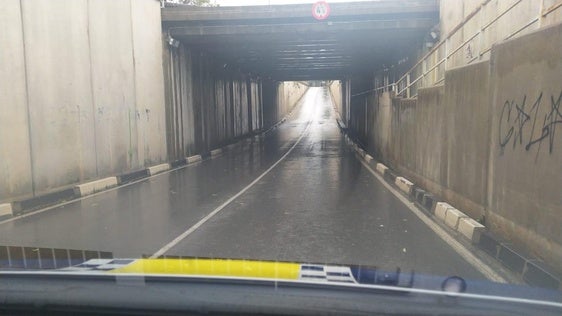 Uno de los pasos inferiores que suele inundarse en Xàtiva en los episodios de fuertes lluvias.