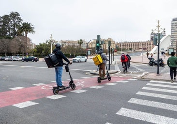Agreden a un menor para robarle un patinete en Oliva